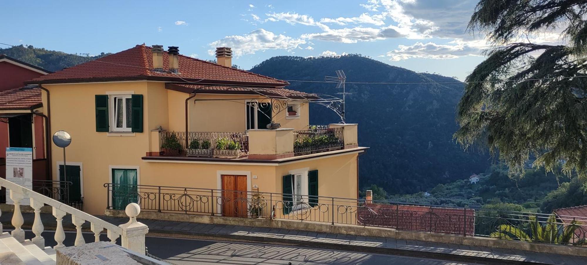 Camera Tra Le Cinque Terre, Camogli E Portofino. Vista Valle E Scorcio Mare All'Orizzonte 카스티글리오네 키아바레세 외부 사진